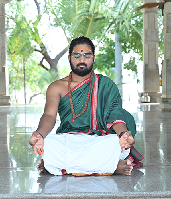 Pandith Sri Raju Siddanthi performing traditional Vedic astrology and spiritual rituals